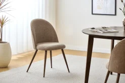 Nimara Annika spisebordsstol - sand tekstil med røget egelook* Spisebordsstole