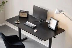 Nimara Damian hæve- og sænkebord skrivebord 160x80 cm i sort* Skriveborde