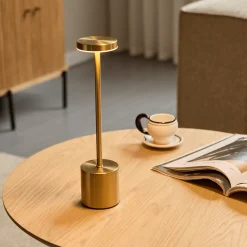 Nimara Elvis LED bordlampe guld* Bordlamper