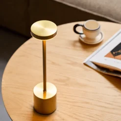 Nimara Elvis LED bordlampe guld* Bordlamper