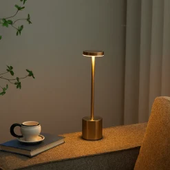 Nimara Elvis LED bordlampe guld* Bordlamper