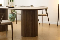 Nimara Enzo ovalt spisebord med stenbordplade i beige og lamelfod i røget eg 220x100x76 cm* Spiseborde