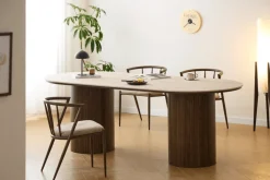 Nimara Enzo ovalt spisebord med stenbordplade i beige og lamelfod i røget eg 220x100x76 cm* Spiseborde