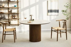Nimara Enzo rundt spisebord med bordplade i beige sten og lamelfod i røget egetræ Ø120 cm* Spiseborde