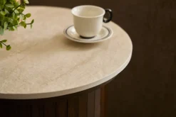 Nimara Enzo sidebord i stenbordplade med røget eg lamelfod Ø40 cm* Hjørneborde & Sengeborde|Hjørneborde & Sengeborde