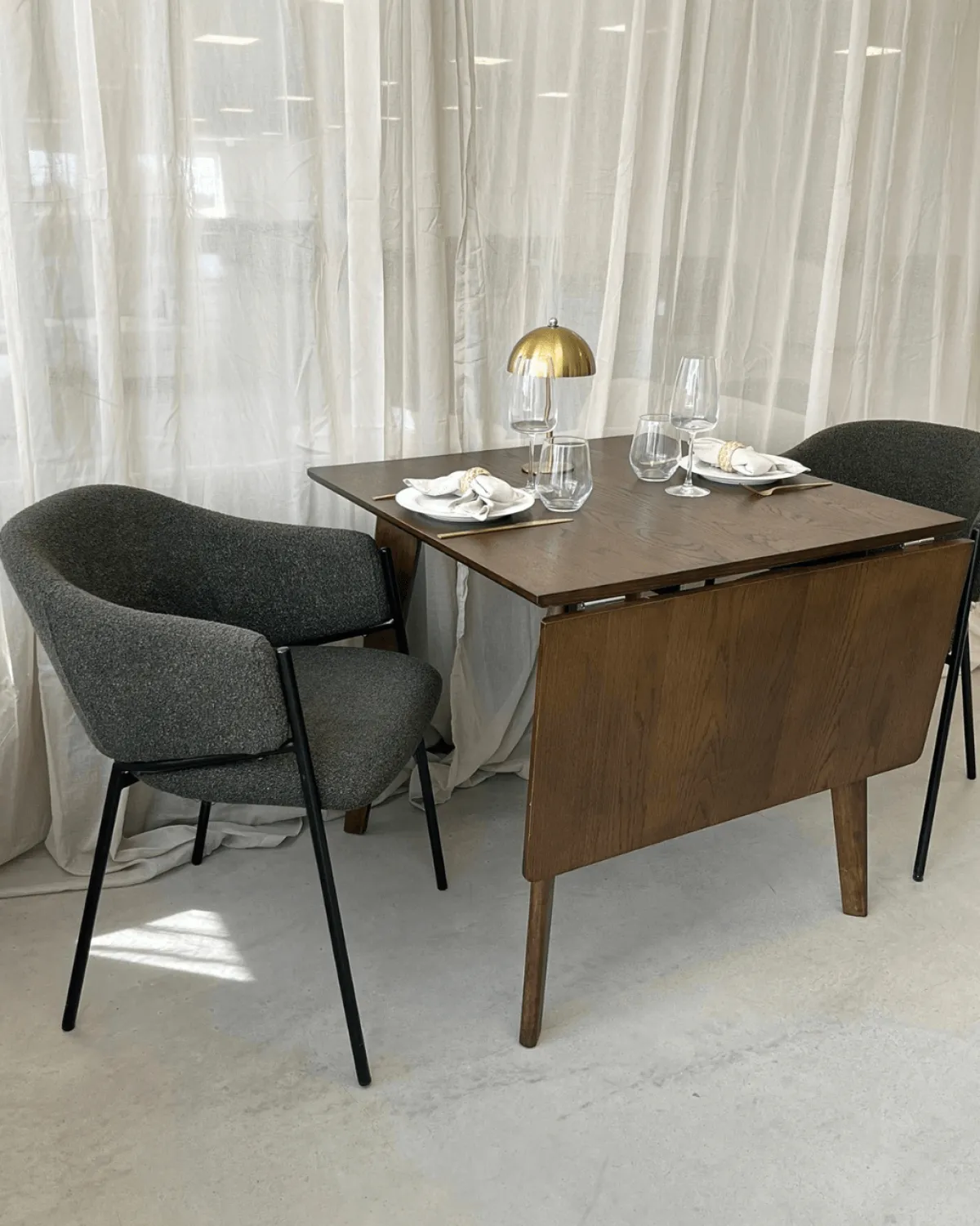 Nimara Ezra - Røget Eg klap ud spisebord med tillægsplader i lakeret egefiner - 80/120 x 80 cm* Spiseborde
