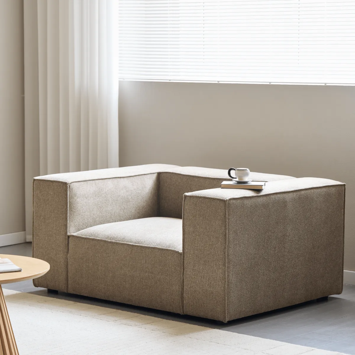 Nimara Hailey lænestol i sand L: 136 X D: 100 X H: 64 Cm* Sofaer|Lænestole