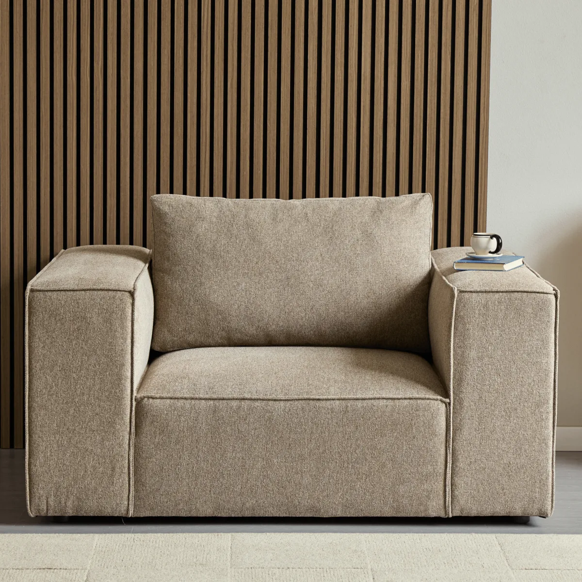 Nimara Hailey lænestol i sand L: 136 X D: 100 X H: 64 Cm* Sofaer|Lænestole