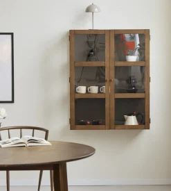 Nimara Havana væghængt vitrineskab i røget eg 100x80x35 cm* Vitrineskabe|Vitrineskabe