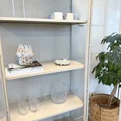 Nimara Herman glas skænk/vitrineskab - Beige metal 80x40x105 cm* Vitrineskabe|Vitrineskabe