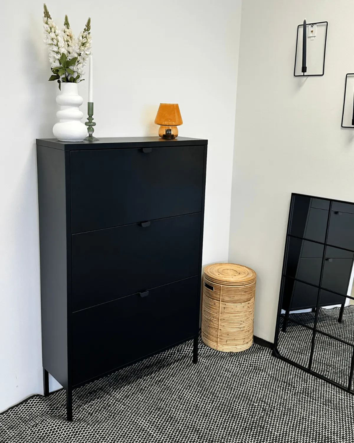 Nimara Herman Skoskab - Sort metal med 3 rum - 80x26x125 cm* Skoskabe|Skoskabe