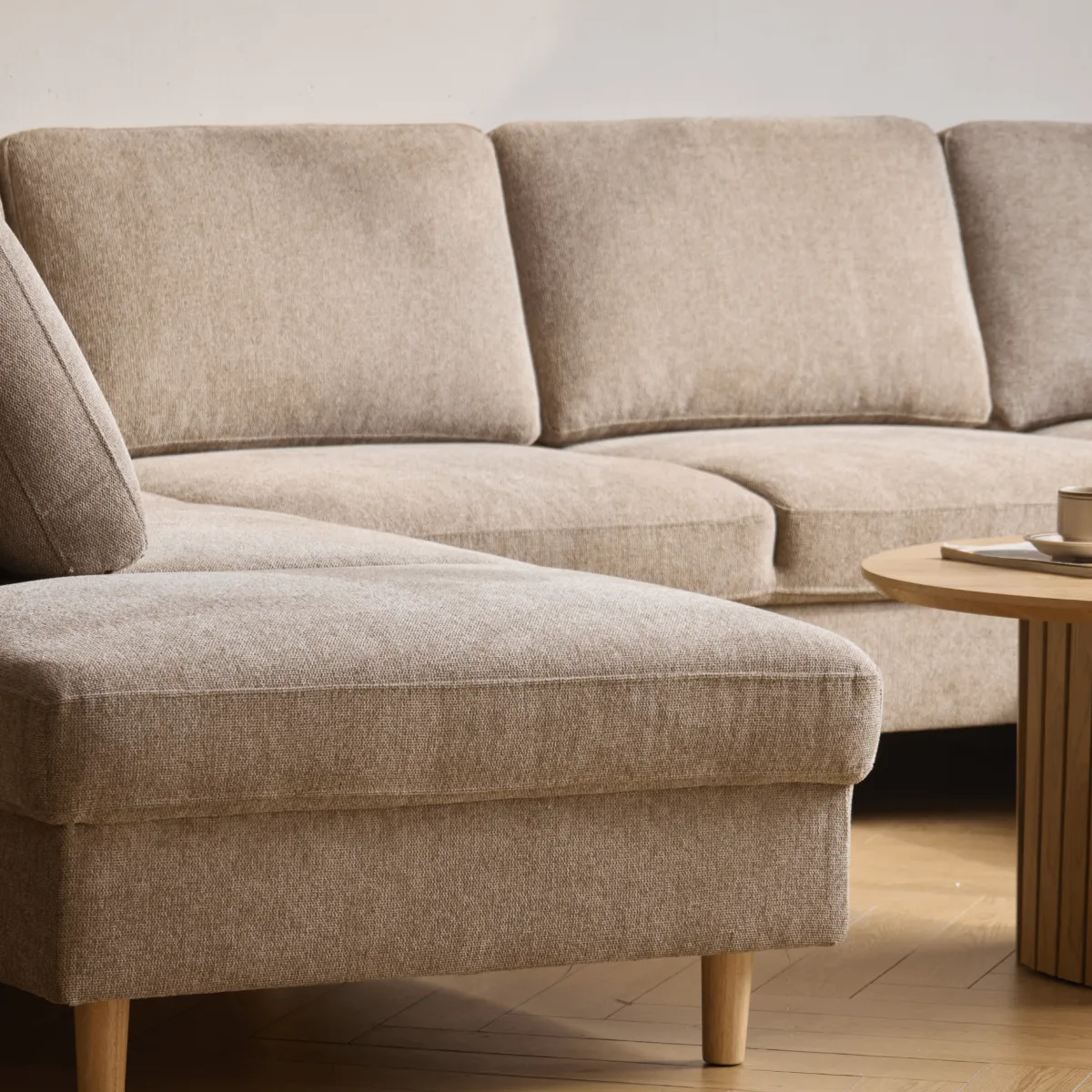 Nimara Jennifer højrevendt u-sofa i sand med chaiselong - L: 300 x D: 208 x H: 82 cm* Sofaer