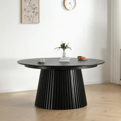 Nimara Lewis - Lamel rundt Spisebord I sort Egefiner Ø140 cm* Spiseborde