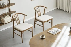 Nimara Lizzie spisebordsstol i røget bøg med polstret sæde i beige* Spisebordsstole
