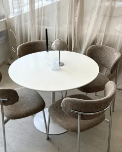 Nimara Lucinda spisebodsstol i chrome med sand tekstil* Spisebordsstole