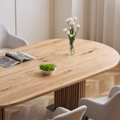 Nimara Matteo - Plankebord med lamelfod i olieret/natur massiv eg 300x120x77 cm* Spiseborde