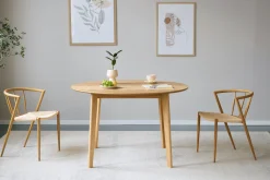 Nimara Miles - Rundt spisebord Ø120 cm i olieret egefiner med sildebensmønster* Spiseborde