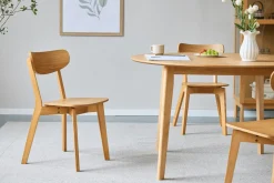 Nimara Miles - Rundt spisebord Ø120 cm i olieret egefiner med sildebensmønster* Spiseborde