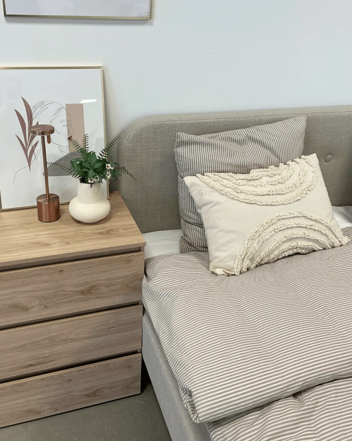 Nimara Premium Christian seng i beige 140x200 cm inkl. sengelameller og madrasser* Sengerammer|Alle Senge
