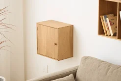 Nimara Rumi Vægreol med låge og hylde 33x20x33 cm eg inkl. vægophæng* Reoler|Opbevaring Til Spisestuen