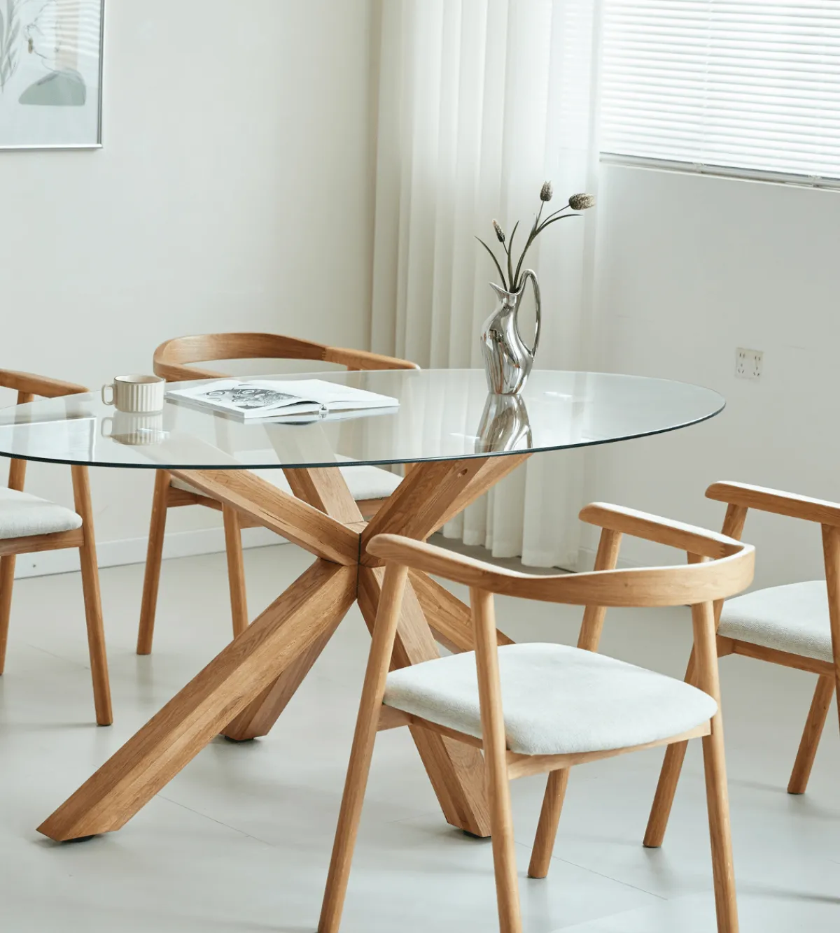 Nimara Sidney - Glas spisebord med ben i massiv egetræ 175x90 cm* Spiseborde