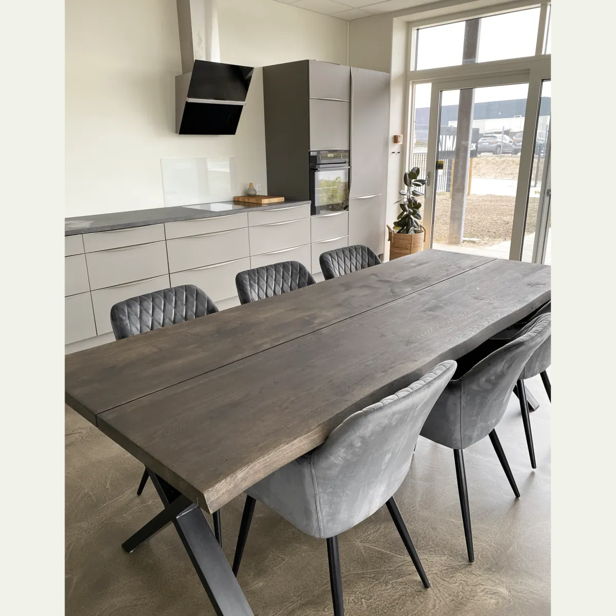 Nimara Susan plankebord - 240x95 cm - i smoked eg med krydsben - (Forberedt til tillægsplader)* Spiseborde